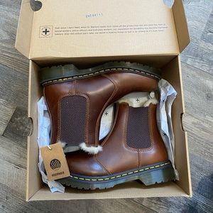 2976 Women’s Faux Fur Lined Chelsea Boots